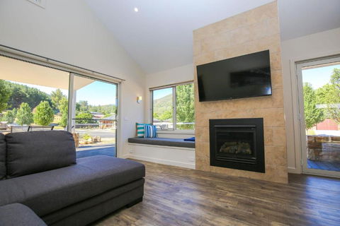 Amber Mist Villa - One - Accommodation Burleigh 1
