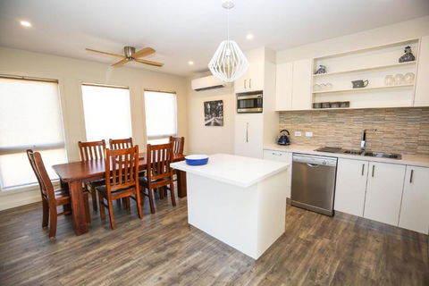 Amber Mist Villa - One - Accommodation Burleigh 3