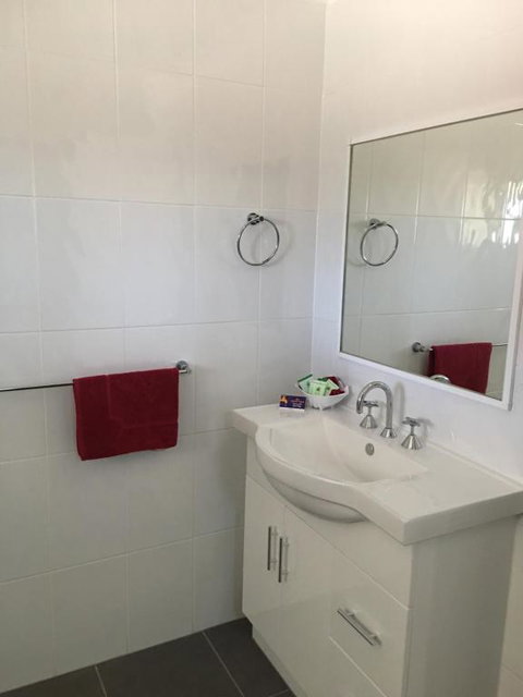 Amble Inn - Accommodation Burleigh 2