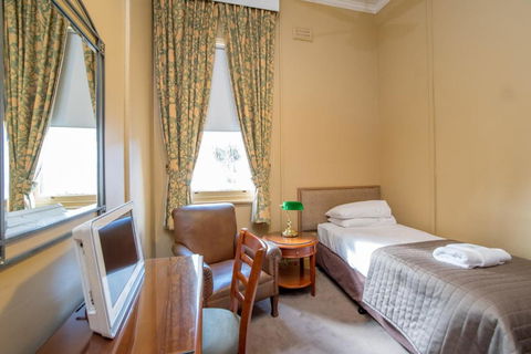 American Hotel Creswick - Accommodation Burleigh 1