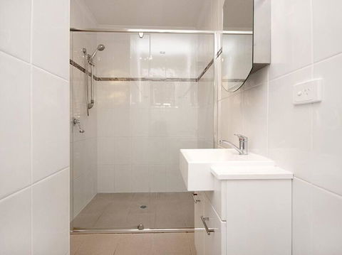 AMITY SHAWS - Accommodation Burleigh 3