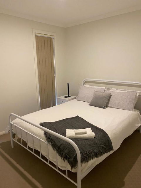 An Executive 3 Bedroom New House, All To Yourself - Accommodation Burleigh 3