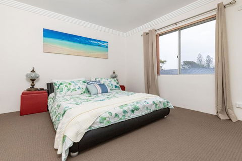 Anchorage 31 - Accommodation Burleigh 2