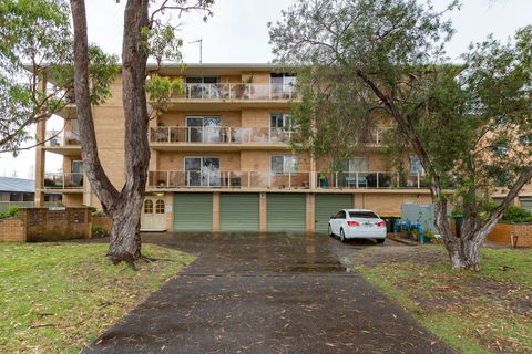 Anchorage 31 - Accommodation Burleigh 3