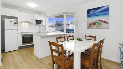 Anchors Aweigh Unit 6 - Accommodation Burleigh 1