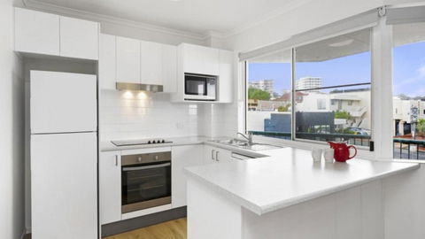 Anchors Aweigh Unit 6 - Accommodation Burleigh 2