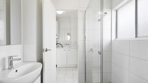 Anchors Aweigh Unit 6 - Accommodation Burleigh 3