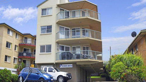 Anchors Aweigh Unit 6 - Accommodation Burleigh 4