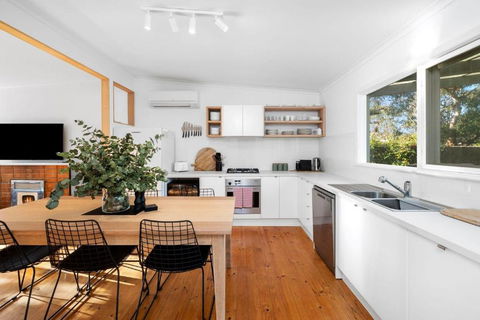 Anglesea Beach House 2 - Accommodation Burleigh 1