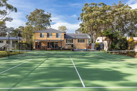 Anglesey - Pet Friendly With Pool & Tennis Court - 4 Mins Walk To Beach - Accommodation Burleigh 3