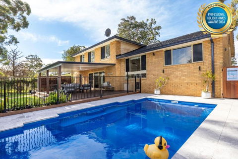 Anglesey - Pet Friendly With Pool & Tennis Court - 4 Mins Walk To Beach - Accommodation Burleigh 0