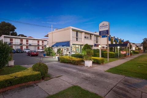 Alexander Motor Inn - Accommodation Burleigh 2