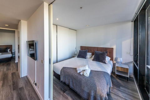 Aura2107, 2 Bedroom Apartment With Balcony, Stunning Yarra River And City Views - Accommodation Burleigh 4