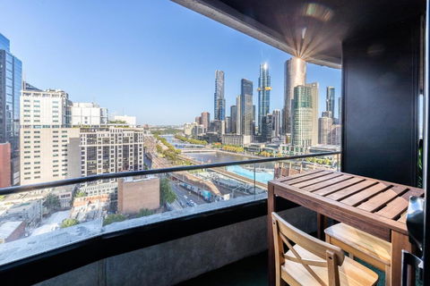 Aura2107, 2 Bedroom Apartment With Balcony, Stunning Yarra River And City Views - Accommodation Burleigh 0