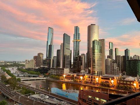 Aura2107, 2 Bedroom Apartment With Balcony, Stunning Yarra River And City Views - Accommodation Burleigh 2