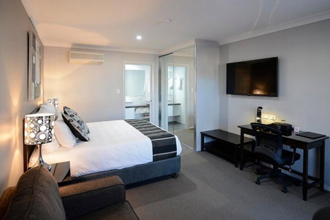 Astro Dish Motor Inn - Accommodation Burleigh 1