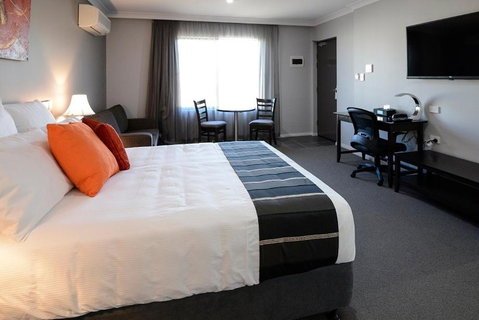 Astro Dish Motor Inn - Accommodation Burleigh 4