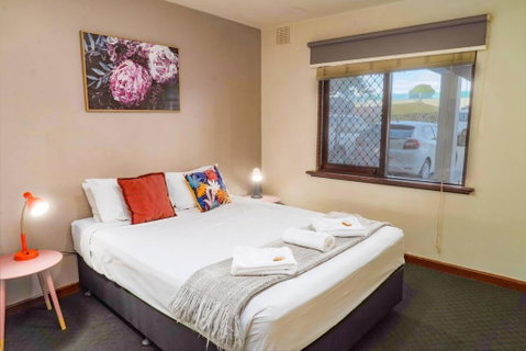 Apartment 13 - Accommodation Burleigh 0