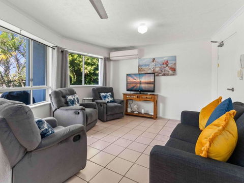 Apartment On The Esplanade - Accommodation Burleigh 1