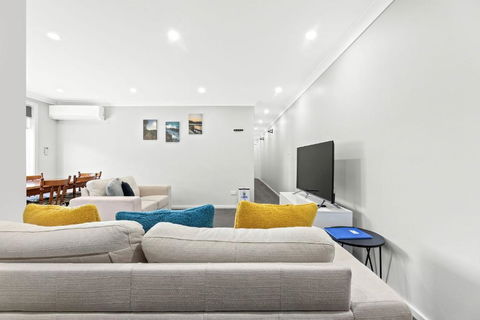 Apollo Unit 1 - Ground Floor - A Block - Accommodation Burleigh 1
