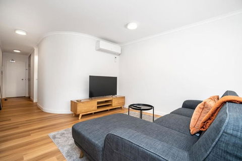 Apt In Kingston - 10min To Lake Burley Griffin - Accommodation Burleigh 0