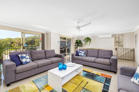 Aqua Lagoon - Great Family Beach Getaway - Accommodation Burleigh 1