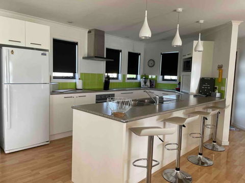 AquaChill On The Bay - Accommodation Burleigh 2