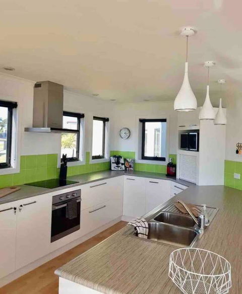 AquaChill On The Bay - Accommodation Burleigh 4