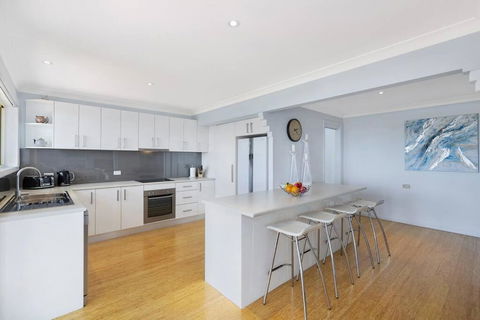Aquavista Beach, Lake, Sun, And Sand - Accommodation Burleigh 2
