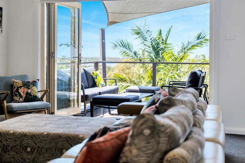 Aquavista Beach, Lake, Sun, And Sand - Accommodation Burleigh 3