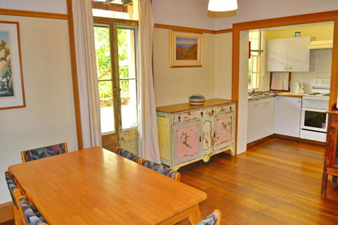 Arakoon House 2 - Bring Your Own Linen - Accommodation Burleigh 2