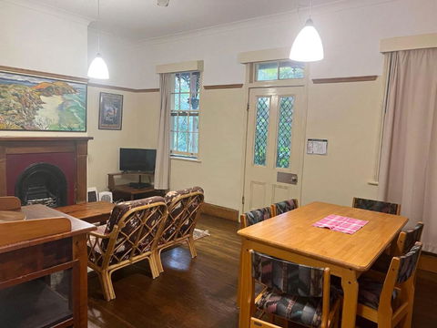Arakoon House 2 - Bring Your Own Linen - Accommodation Burleigh 4