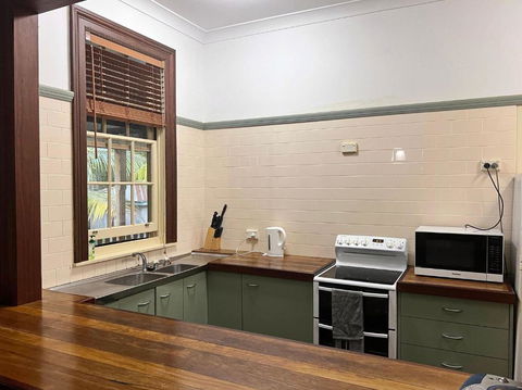 Arakoon House 4 - Bring Your Own Linen - Accommodation Burleigh 1