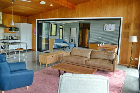 Aranakie- 7 Grey Street Arakoon - Full Linen Provided - Accommodation Burleigh 2