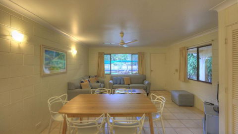 Arcadia Palms 2 - Accommodation Burleigh 2
