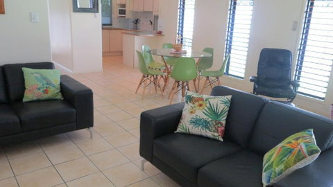 Arcadia Villa 3 - Accommodation Burleigh 2