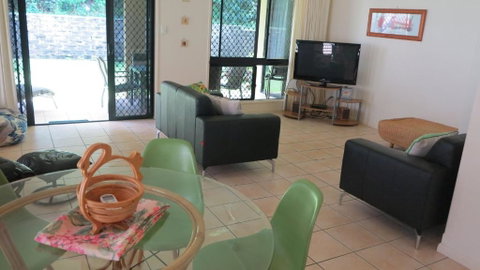 Arcadia Villa 3 - Accommodation Burleigh 1