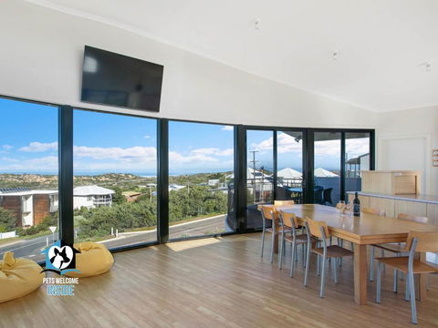 Architect Designed Beach House With Sweeping Views - Accommodation Burleigh 1