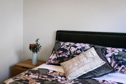Architectural Gem In Central Red Hill - Accommodation Burleigh 1