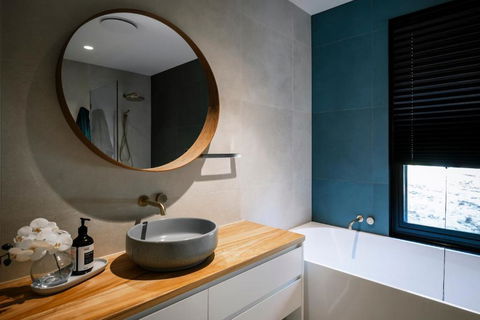 Architectural Gem In Central Red Hill - Accommodation Burleigh 3
