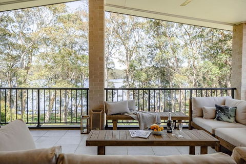 Aria Shores - Your Lakeside Haven - Accommodation Burleigh 0