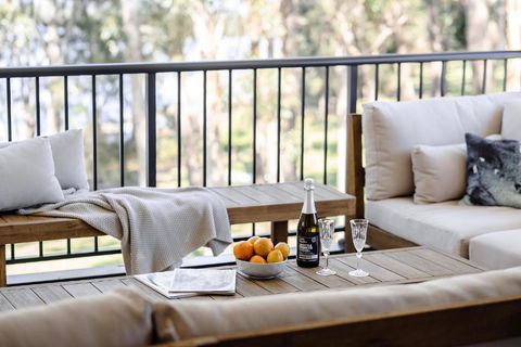 Aria Shores - Your Lakeside Haven - Accommodation Burleigh 3
