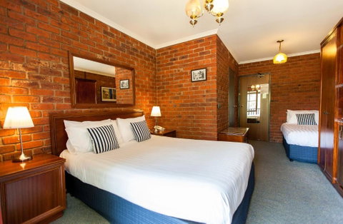 Armour Motor Inn - Accommodation Burleigh 4