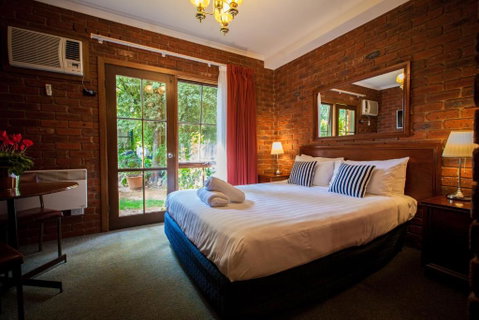 Armour Motor Inn - Accommodation Burleigh 0