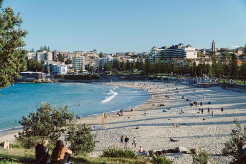 Art Deco Coastal Living, Minutes To The Sand - Accommodation Burleigh 2