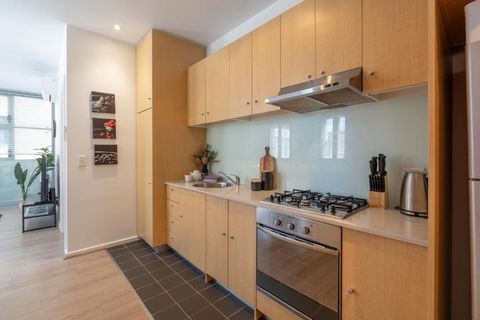 Artful Escape On York - 2x Carpark, Wifi, East End - Accommodation Burleigh 3