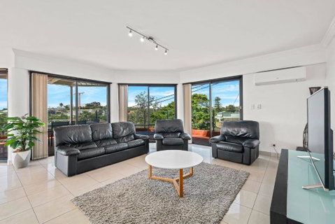 Ash Sienna - Accommodation Burleigh 3