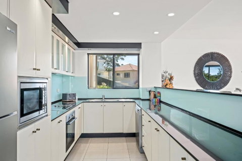Ash Sienna - Accommodation Burleigh 4