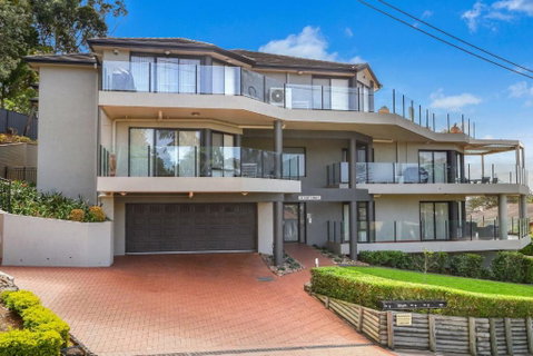 Ash Sienna - Accommodation Burleigh 1