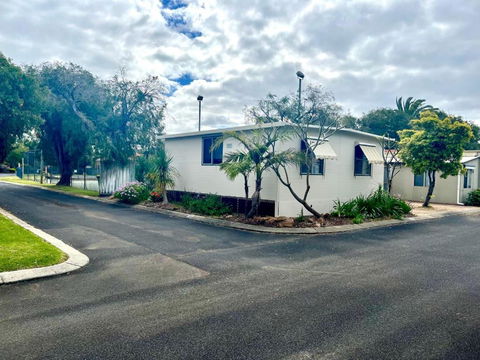 At Busso Cabin 56 - Accommodation Burleigh 1